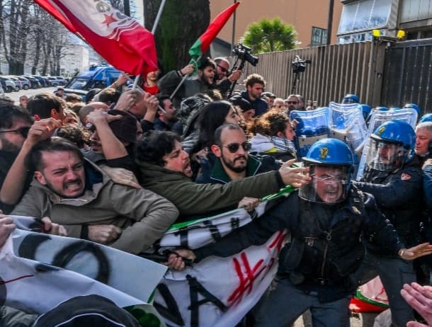 SEDE RAI DI NAPOLI: TENSIONI E 10 PERSONE FERITE