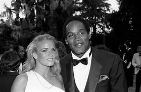  O.J SIMPSON INSIEME CON LA  EX MOGLIE