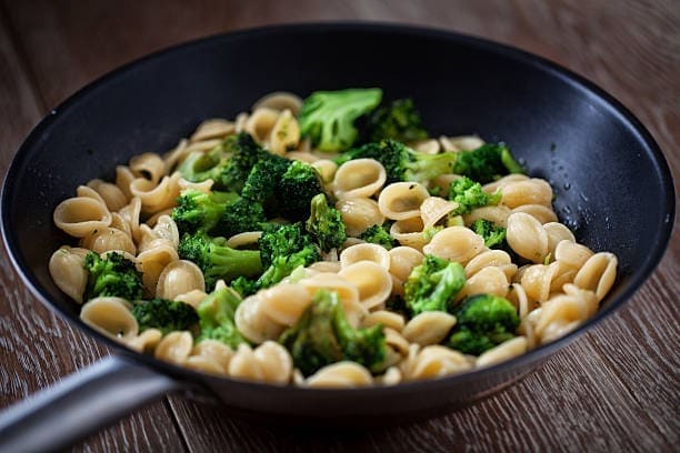 PASTA CON BROCCOLI E ACCIUGHE.